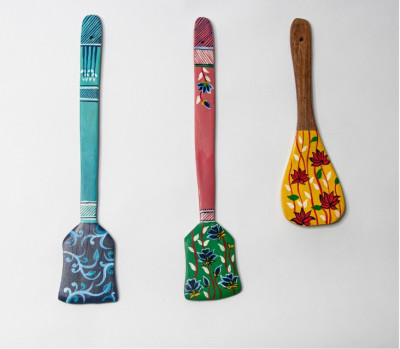 Vistosa Hand Painted Wooden spatula Wall Hangings -Set of 3(#2318)-gallery-0